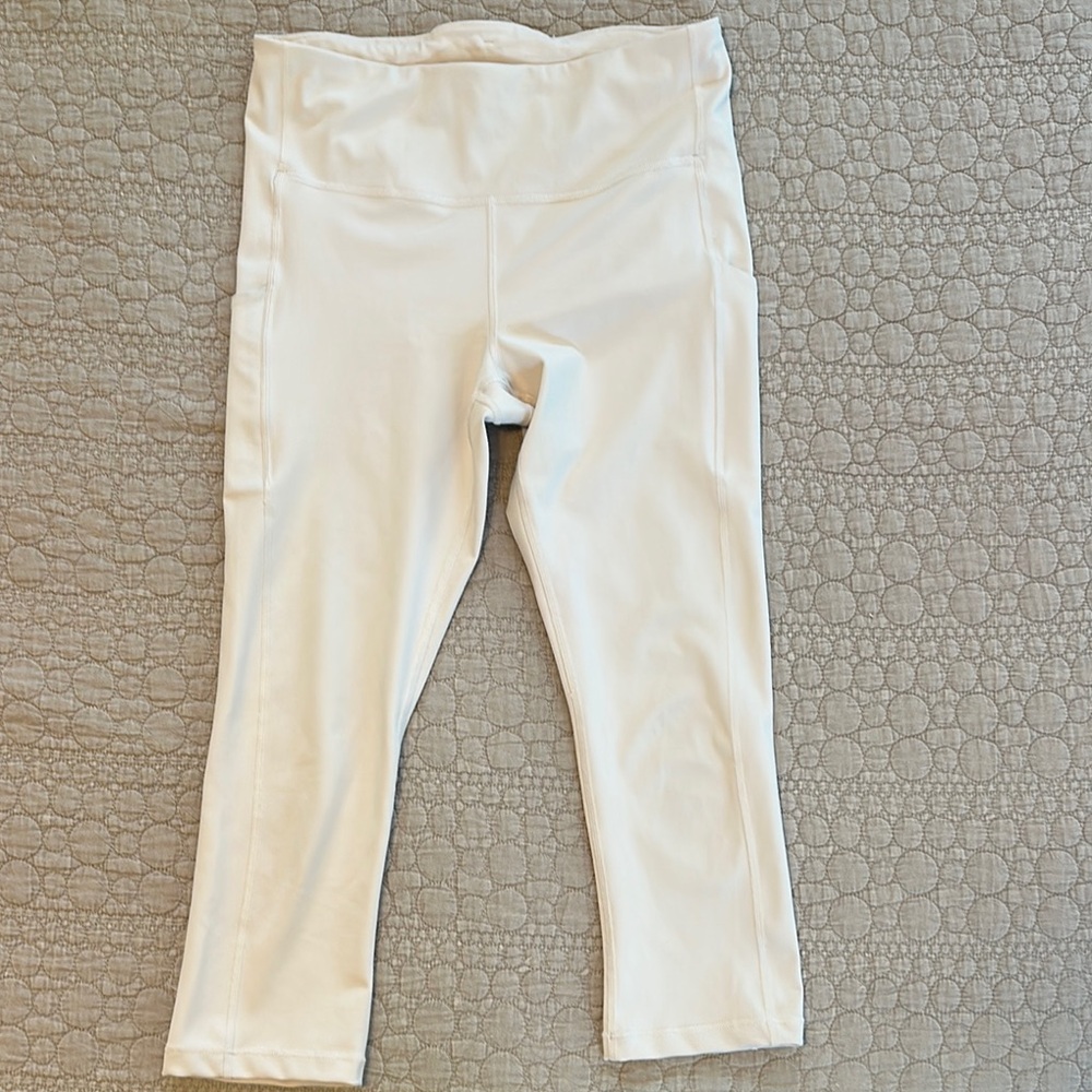 Athleta Ultimate Stash pocket capri M creamy pink